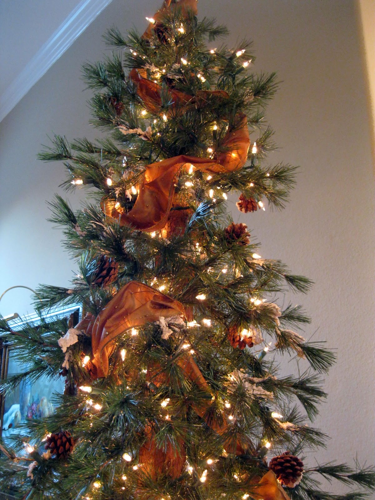 ribbon-garland-on-christmas-tree-ideas