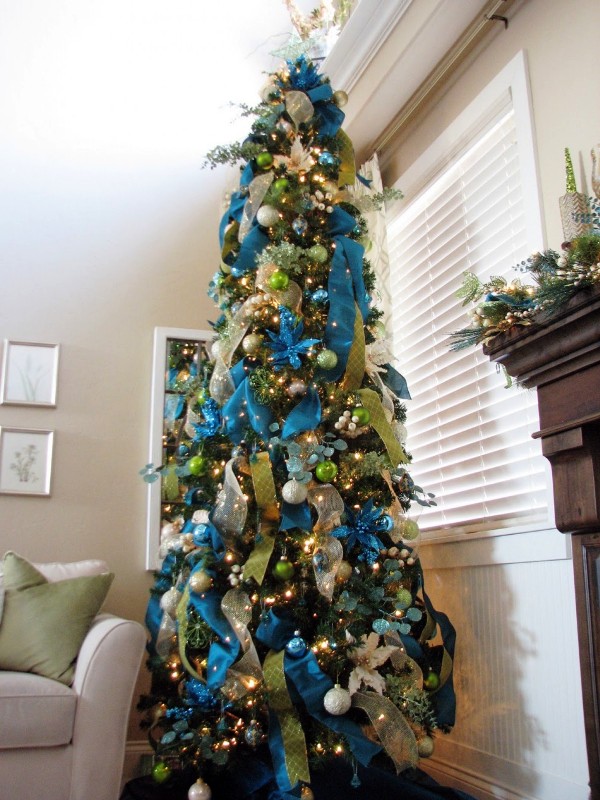 ribbons-christmas-tree-decorating-turquoise