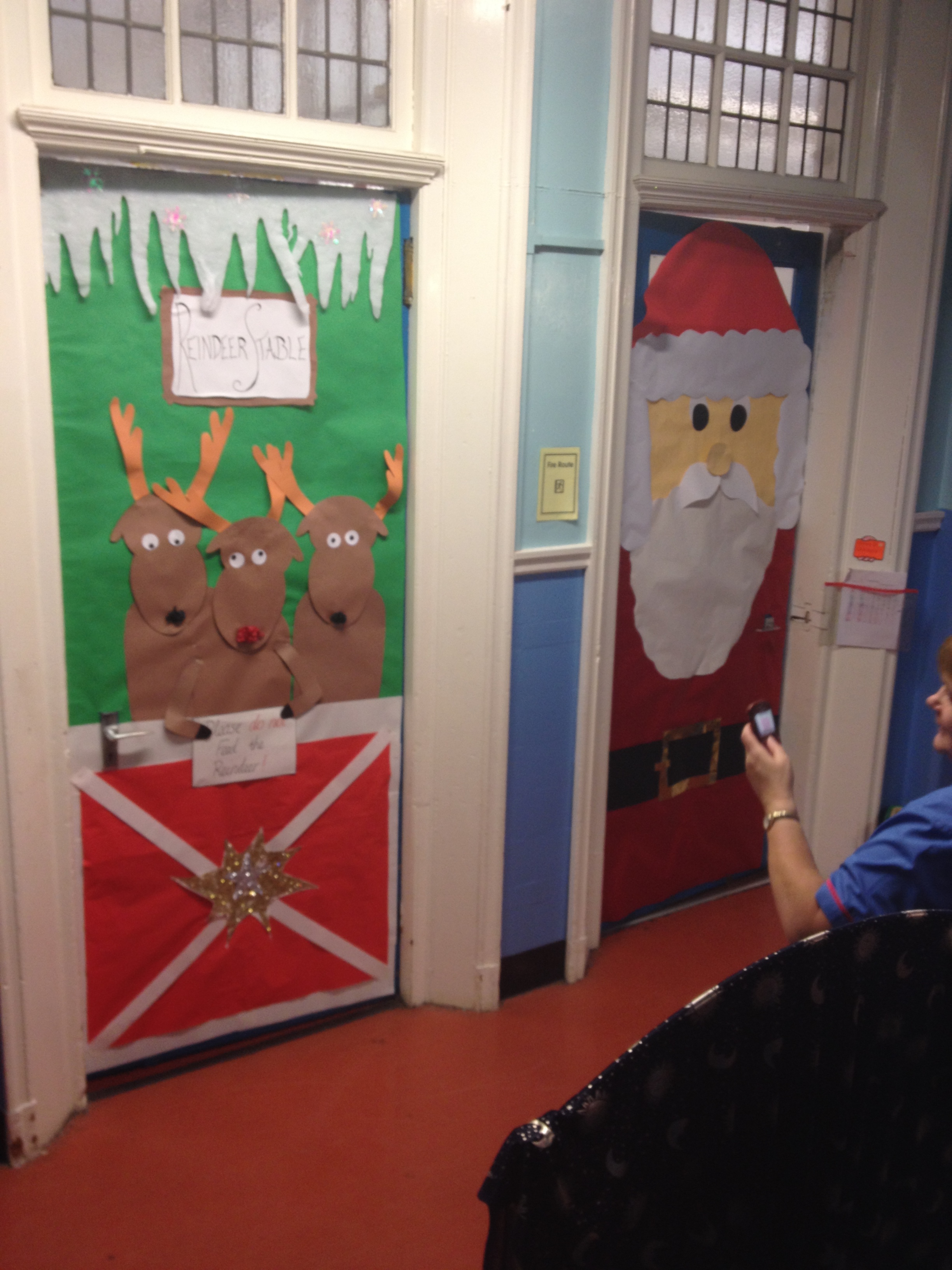 santa-classroom-door-decoration-christmas
