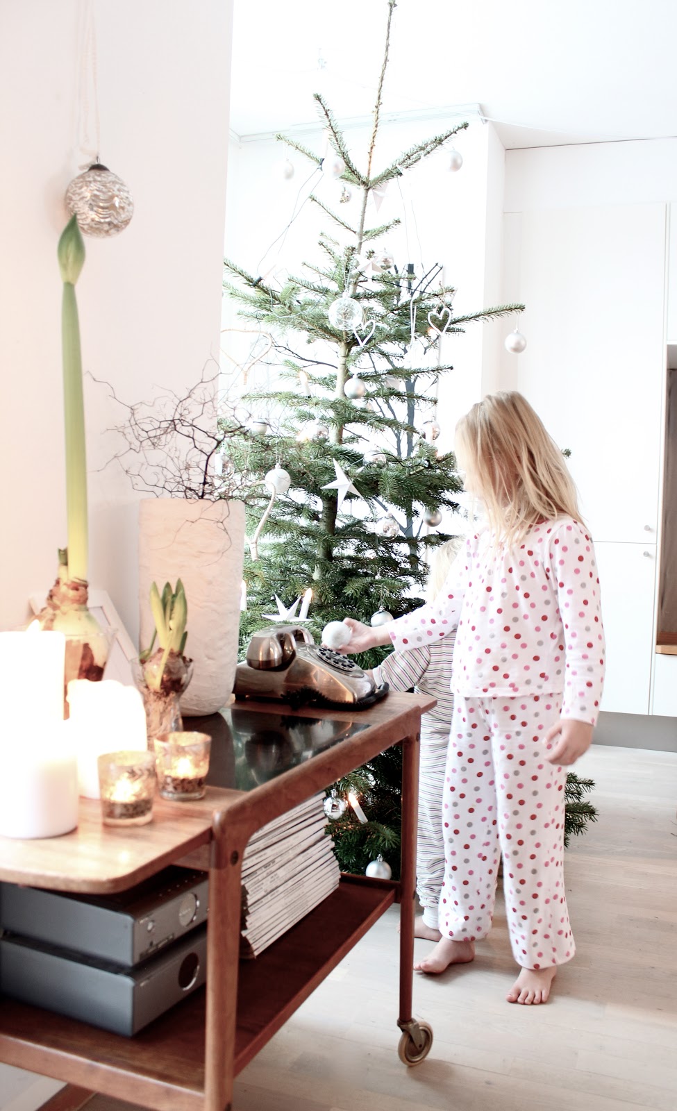 scandinavian-christmas-home