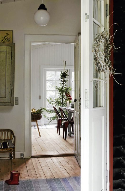 scandinavian-christmas-house