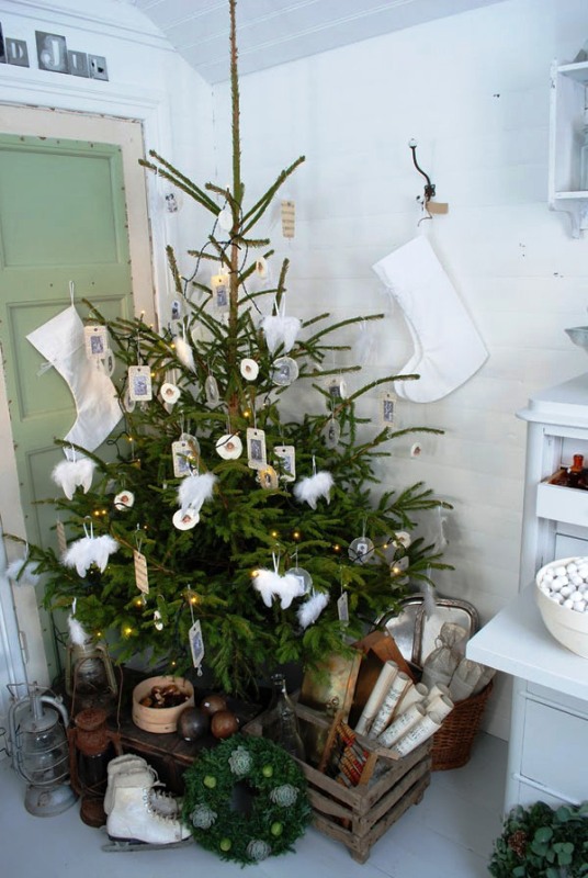 scandinavian-christmas-tree-decorations