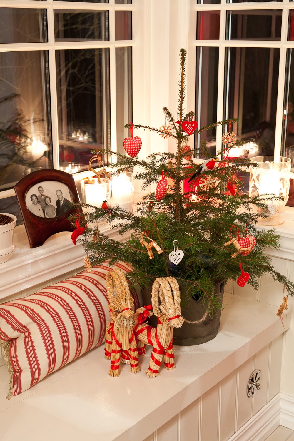 45 Scandinavian Christmas Tree Decorations Ideas  Decoration Love