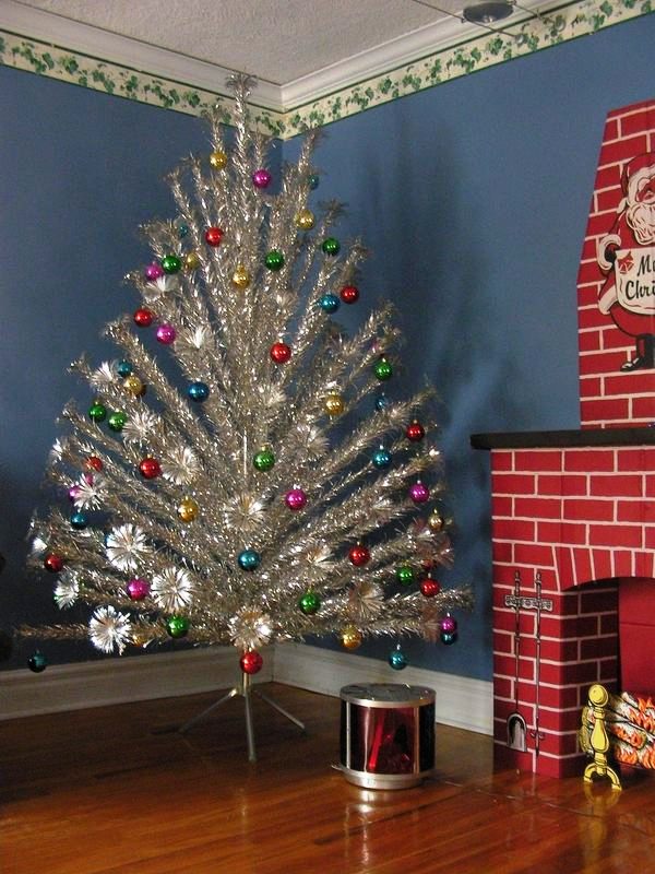 silver-aluminum-christmas-tree-decorating