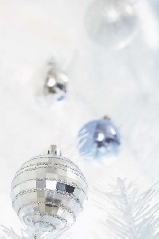 silver-christmas-ornament