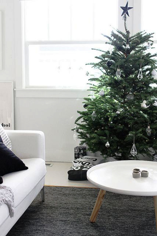 simple-christmas-tree-decoration-livingroom