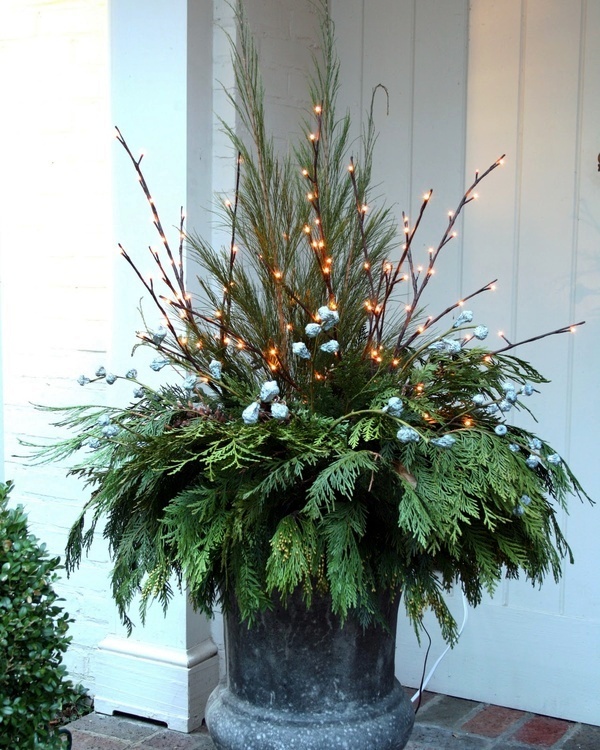 simple-outdoor-christmas-decorating