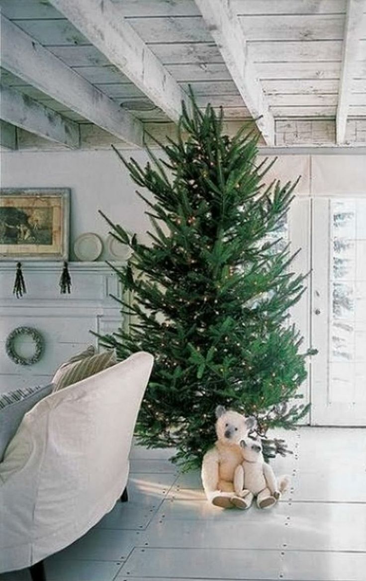simple-scandinavian-christmas-tree-decor