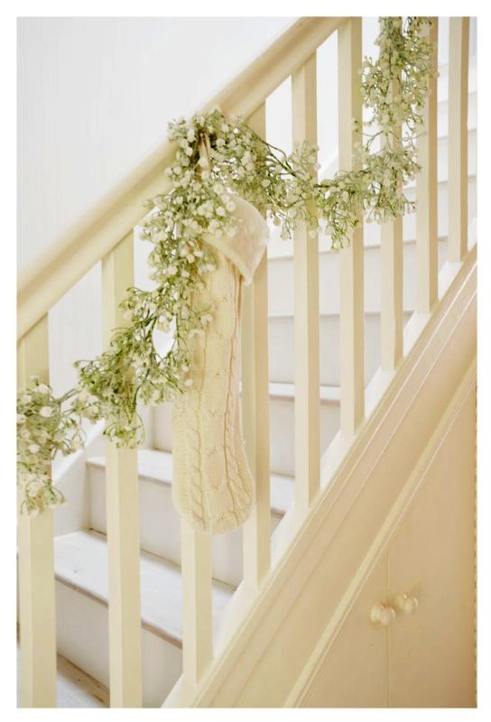 simple-stair-railing-christmas-decoration