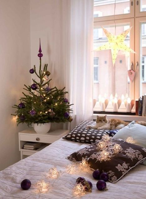 small-bedroom-christmas-tree