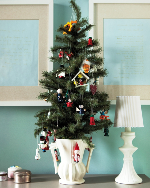 small-christmas-tree-decorating-idea