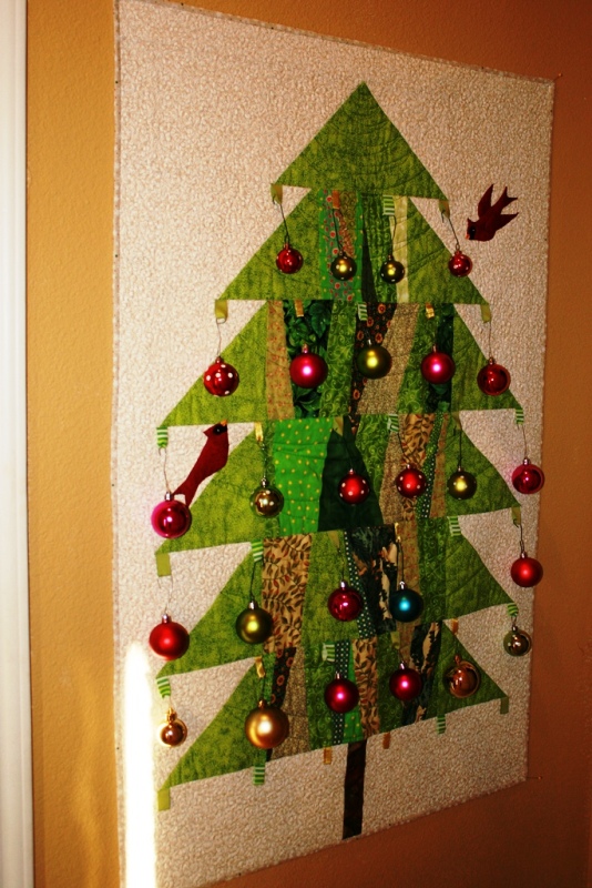 small-room-christmas-tree