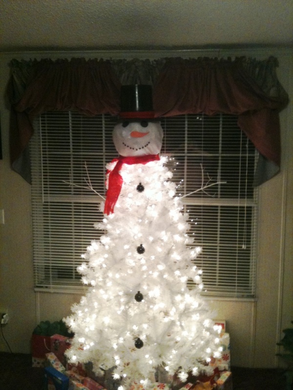 snowman-christmas-tree-decorating