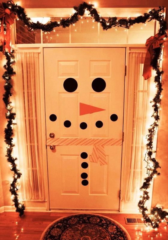 snowman-door-decoration-in-christmas