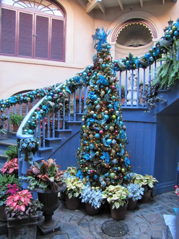 staircase-christmas-decoration-idea