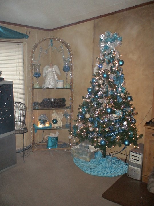 teal-christmas-tree-fine-design