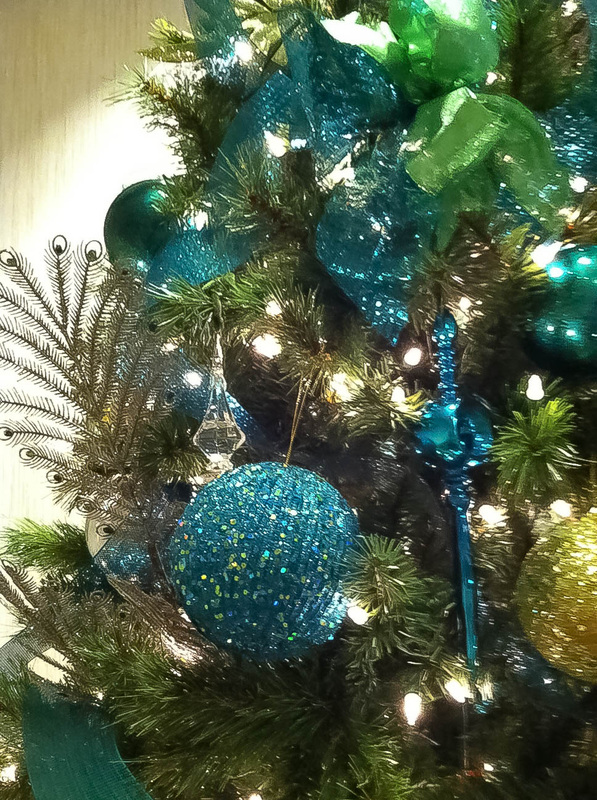 teal-and-gold-christmas-tree-fine-ideas
