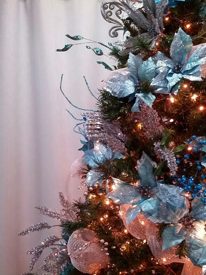 teal-and-red-christmas-tree