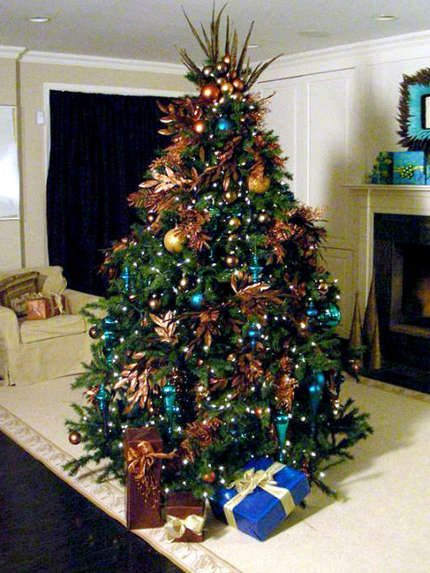 teal-and-white-christmas-tree-decorations