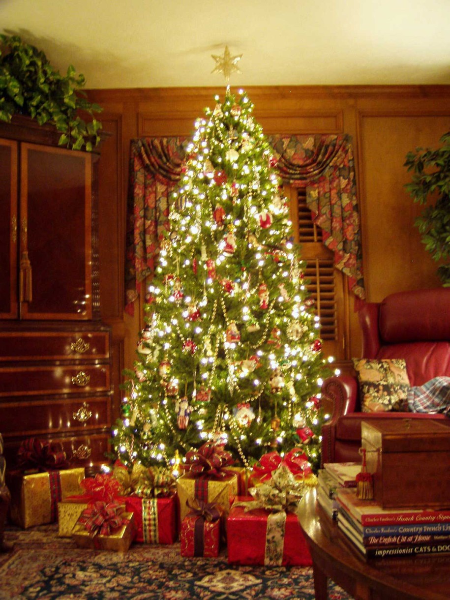 traditional-christmas-tree