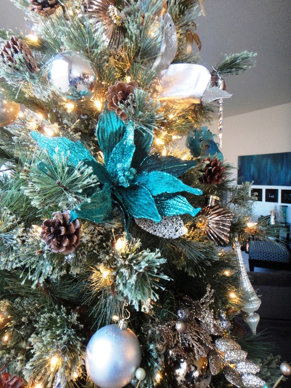 turquoise-christmas-tree-theme