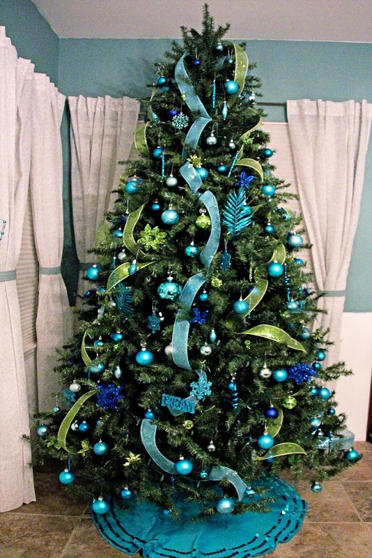 turquoise-and-green-christmas-tree