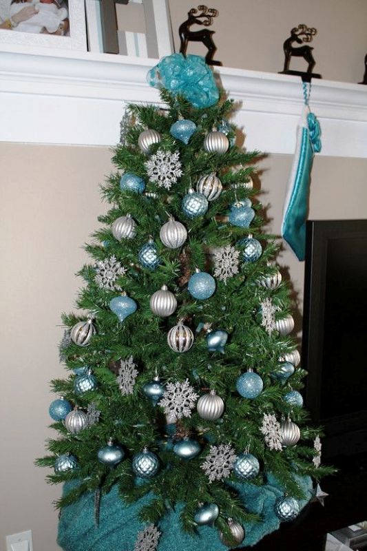 turquoise-and-silver-christmas-tree-fine-design-view