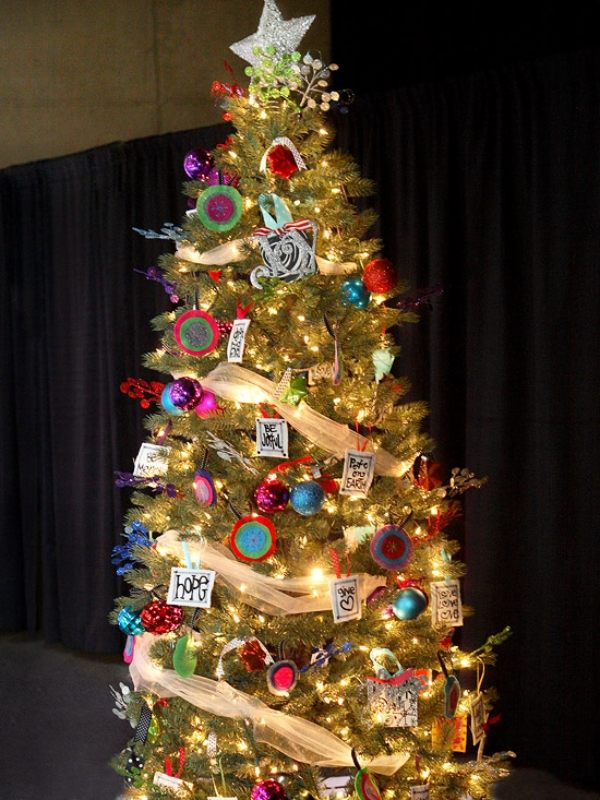 unique-christmas-tree-decorating-ideas