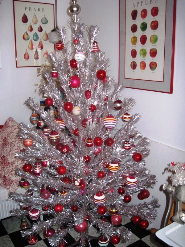 vintage-aluminum-christmas-tree-fine-design