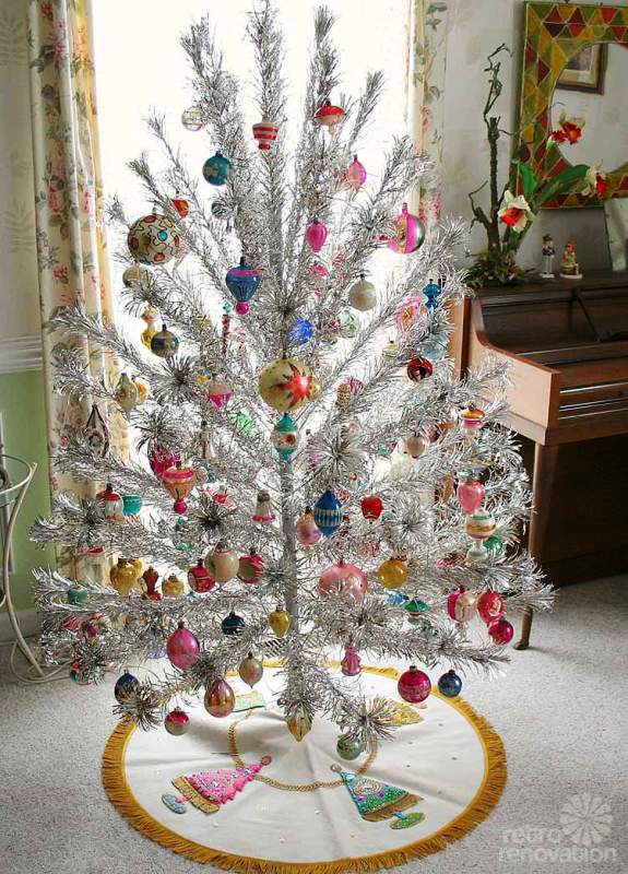 vintage-aluminum-christmas-tree