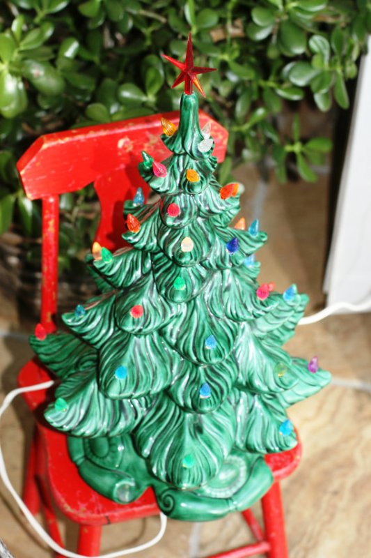 vintage-ceramic-christmas-tree-idea