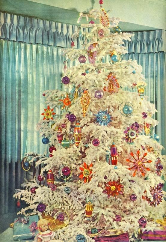 vintage-christmas-tree-decorations-design