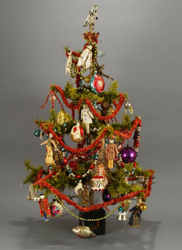 vintage-christmas-tree-with-ornaments
