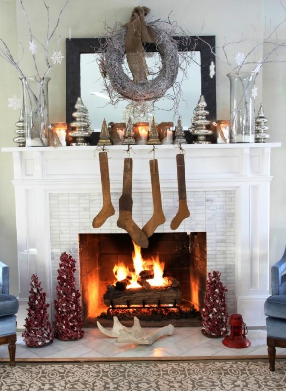 vintage-fireplace-mantel-christmas-decorating-ideas