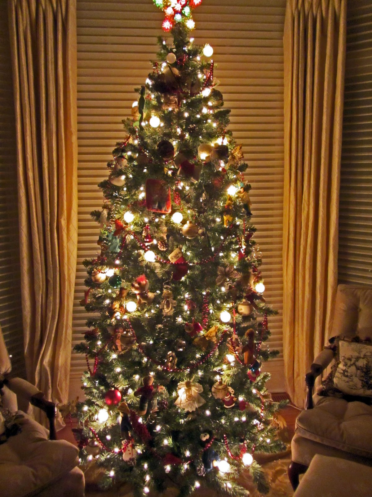 vintage-house-christmas-tree-decoration