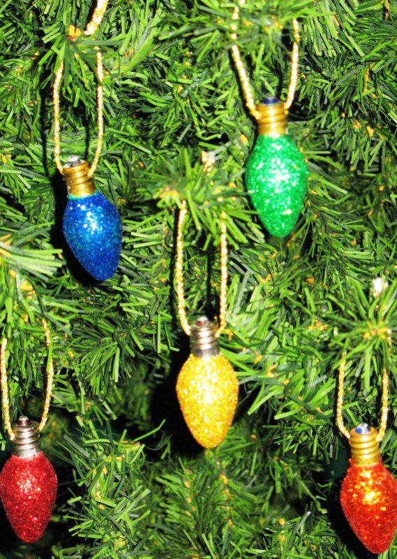 vintage-light-bulb-christmas-ornaments