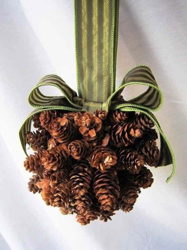 wedding-decorations-with-pine-cones