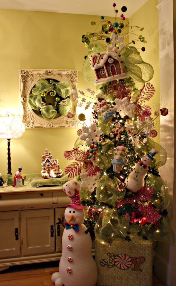 whimsical-christmas-tree-decor