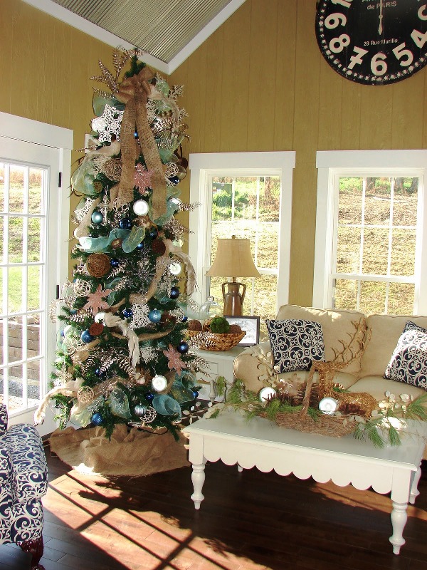 white-chirstmas-decorations-fine-living-room-design