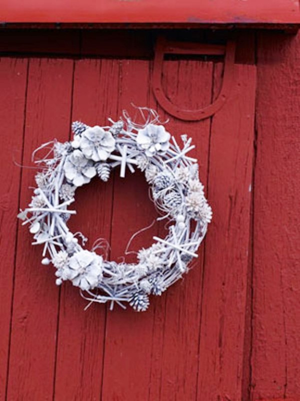 white-christmas-grapevine-wreath-ideas