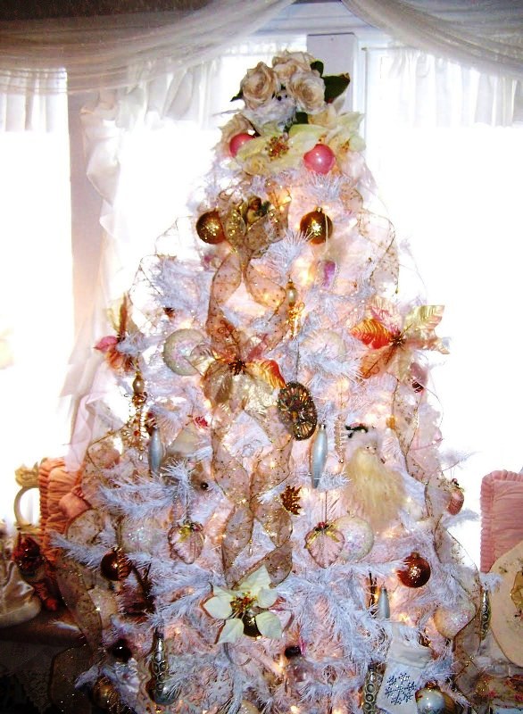 white-christmas-tree-decorating-design-ideas