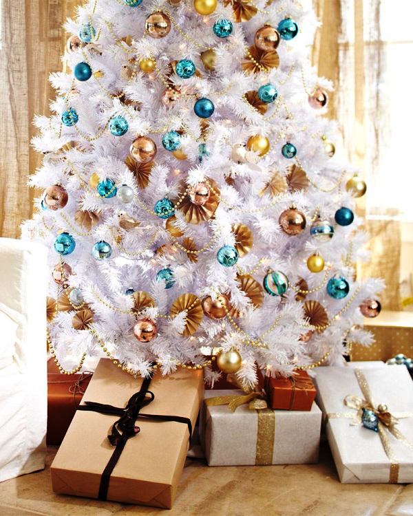 white-christmas-tree-decoration
