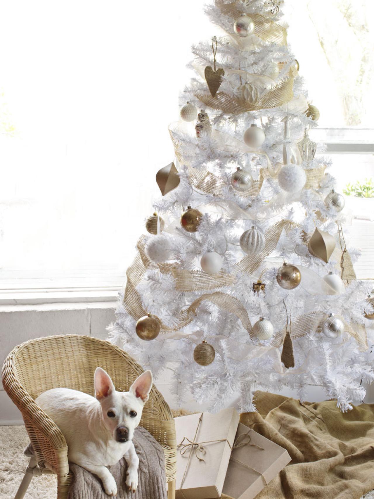 white-christmas-tree-decorations-ideas