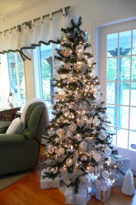 white-christmas-tree-ornaments