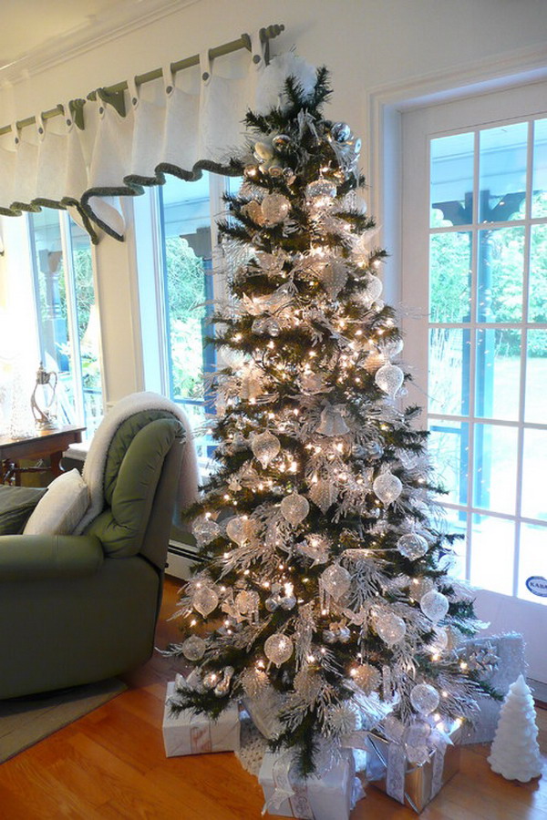 white-christmas-tree-ornaments-idea