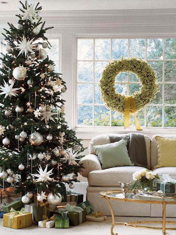 white-christmas-tree-ornaments-with-nature