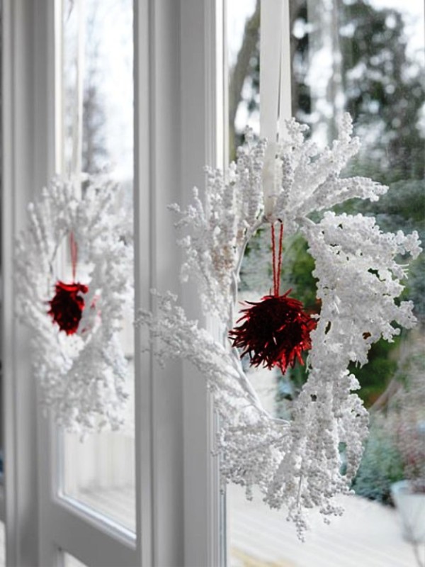white-christmas-wreaths-decorating-ideas