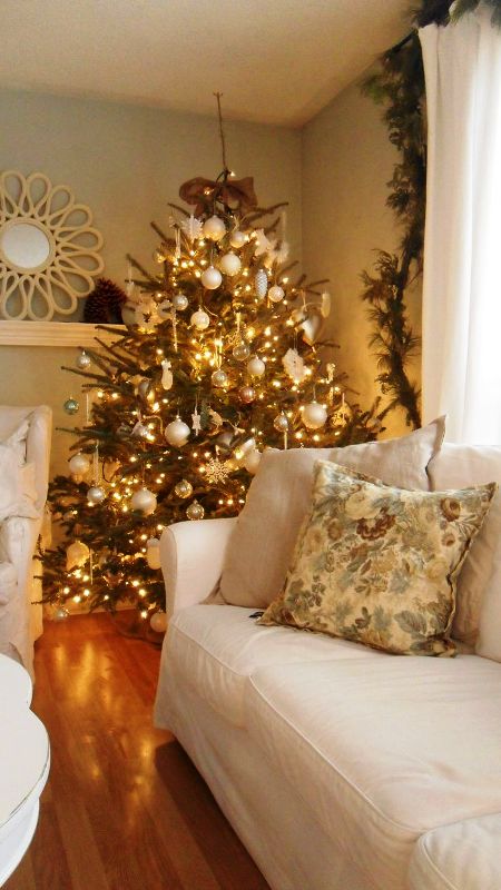 white-gold-christmas-tree-burlap
