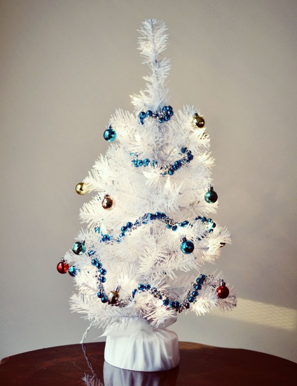 white-mini-christmas-tree