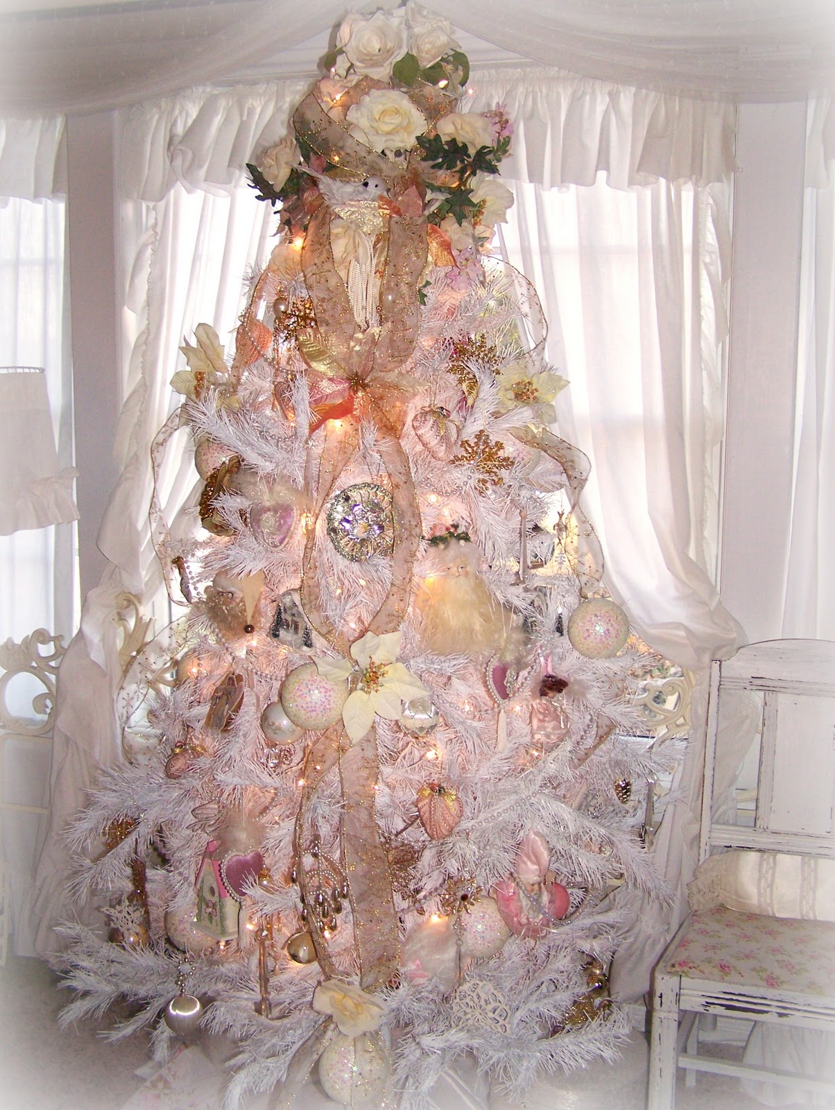 white-shabby-chic-christmas-tree